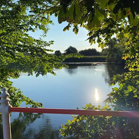 Bed and breakfast Grubbe Molle, Med Eget Kokken Og Bad Fåborg