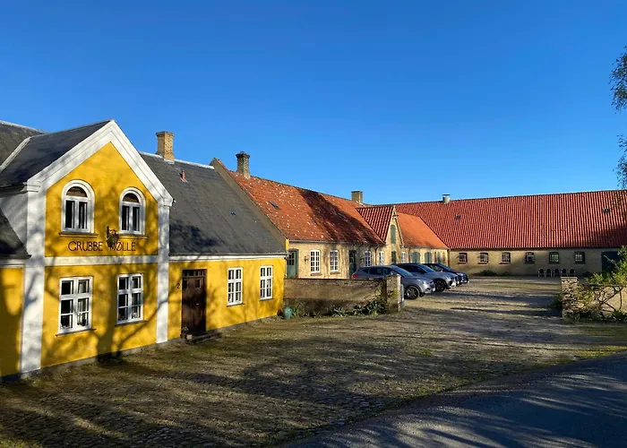 Grubbe Molle, Med Eget Kokken Og Bad 3* Fåborg