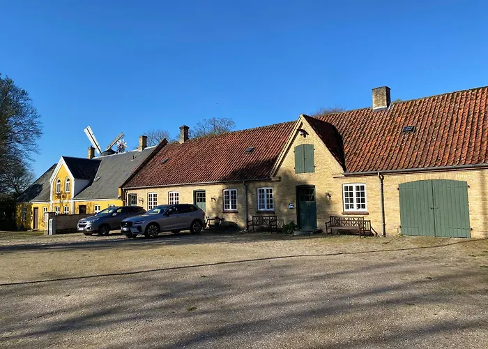 Grubbe Molle, Med Eget Kokken Og Bad