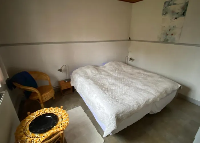 Grubbe Molle, Med Eget Kokken Og Bad