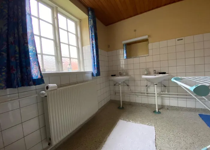 Grubbe Molle, Med Eget Kokken Og Bad