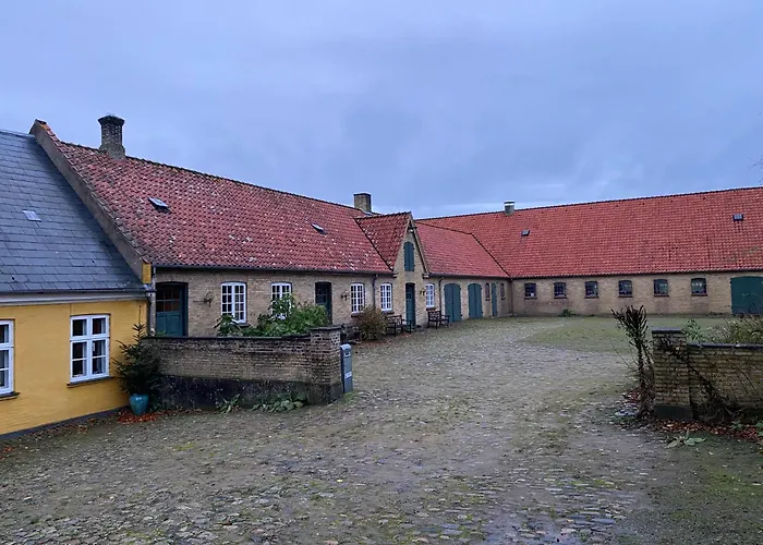 Bed and breakfast Grubbe Molle, Med Eget Kokken Og Bad 3*